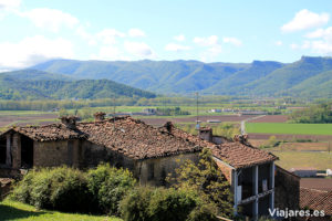 Panorama de la Vall d'en Bas desde el poble de El Mallol